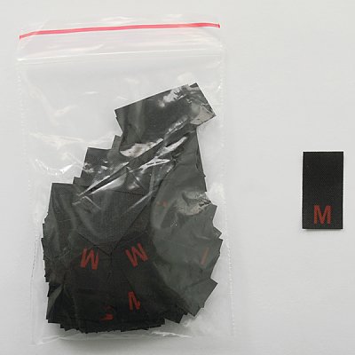 Размерники в пакетике (уп. 200 шт.) «M» красн. на черн.