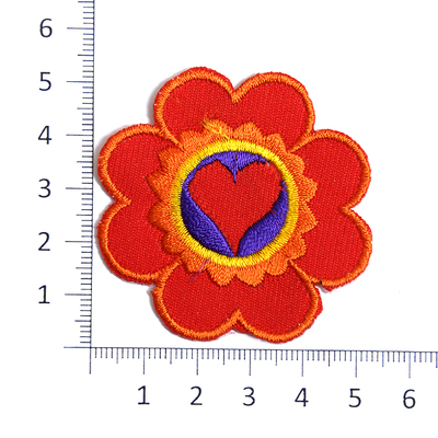 Термоаппликация №59 «Цветок с сердцем» 5,5*5,5 см в интернет-магазине Швейпрофи.рф