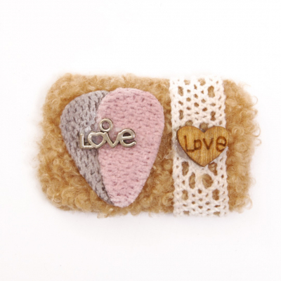 Украшение текстильное LA204 «Прямоугольник с сердечком Love» 3*4 см бежевый (10) в интернет-магазине Швейпрофи.рф