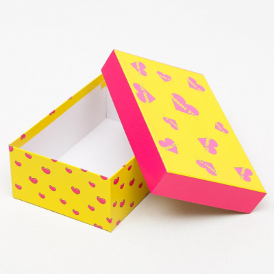 Коробка подарочная «Любовь это...» 23*16 см 6489490 желтый в интернет-магазине Швейпрофи.рф
