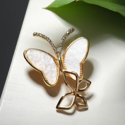 Брошь 6885328 «Бабочки, дуэт» белый/золото в интернет-магазине Швейпрофи.рф