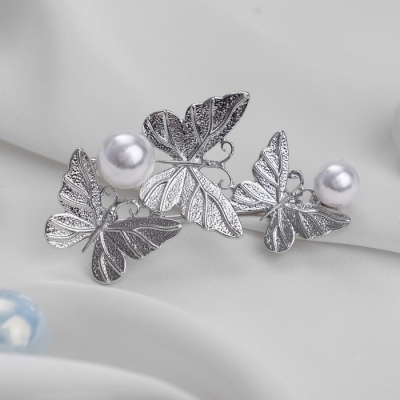 Брошь 4437846 «Бабочки, трио с жемчужинами» белый/серебро в интернет-магазине Швейпрофи.рф