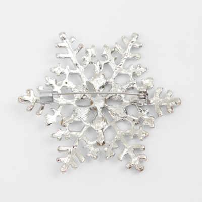 Брошь 5005022 «Снежинка» с сердцевиной, белый/серебро в интернет-магазине Швейпрофи.рф