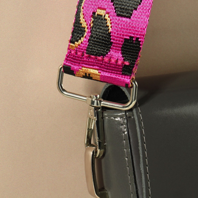 Ручки для сумок 9898354 «Орнамент леопард» стропа 140*3,8 см яр.розовый/бежевый/серебро в интернет-магазине Швейпрофи.рф
