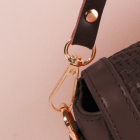 Ручки для сумок 7091639 экокожа с карабинами 125*1,2 см коричневый в интернет-магазине Швейпрофи.рф